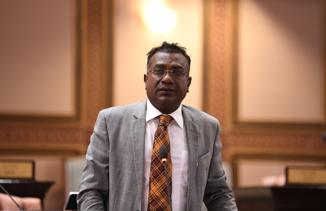 ޖާބިރު ހައްޔަރުކޮށްގެން ކޯޓަށް ހާޒިރުކުރުމަށް ޢަމުރެއް ނެރެފި