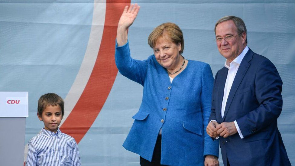 ޖަރުމަނުގައި އާ ޗާންސެލަރއަކު އިންތިޚާބު ކުރުމަށް ވޯޓުލުން ފެށިގެން ކުރިޔަށް ދަނީ