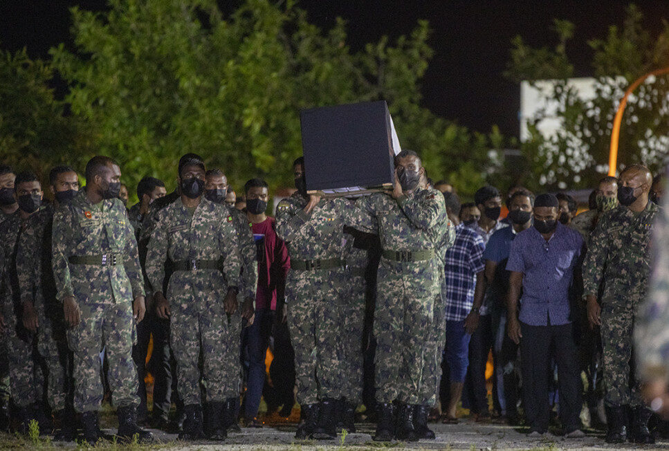 ލާންސް ކޯޕްރަލް ސުލްޠާންގެ ޖަނާޒާ އަސްކަރީ ޢިއްޒަތުގައި ބާއްވައިފި