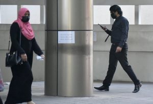 ހައްގު މިންވަރު ހޯދުމަށް ސިވިލްސާވަންޓުން ކަޅު ހެދުމުގައި ހިމޭން އިހުތިޖާޖު ފަށައިފި