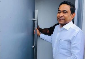 ދެގަނޑިއިރަށްފަހު ޝަރީއަތް ކުރިއަށް ގެންދެވޭނެކަމަށް ނިންމައި، އަޑުއެހުން ނިންމާލައިފި