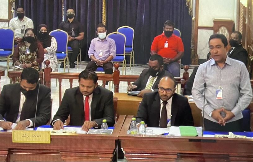 އޮއިޓޭގެ ހެކިބަސް ދިނީ އޮންލައިކޮށް، ޔާމިންއާއި އެއް މިލިއަން ރުފިޔާ ހަވާލުކުރި