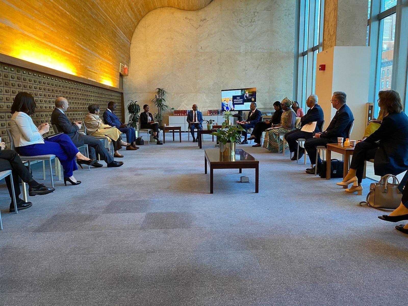 ޝާހިދު ޔޫއެންގައި ފުރަތަމަ "ހޮޅުއަށި ބައްދަލުވުން" ބާއްވައިފި