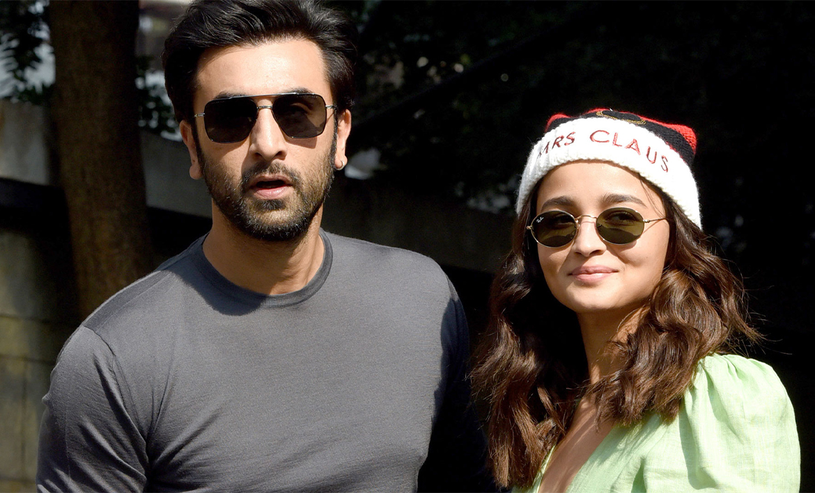 ރަންބީރު ދެކެ އާލިއާ ހިތްހަމަ ނުޖެހިފައި؟