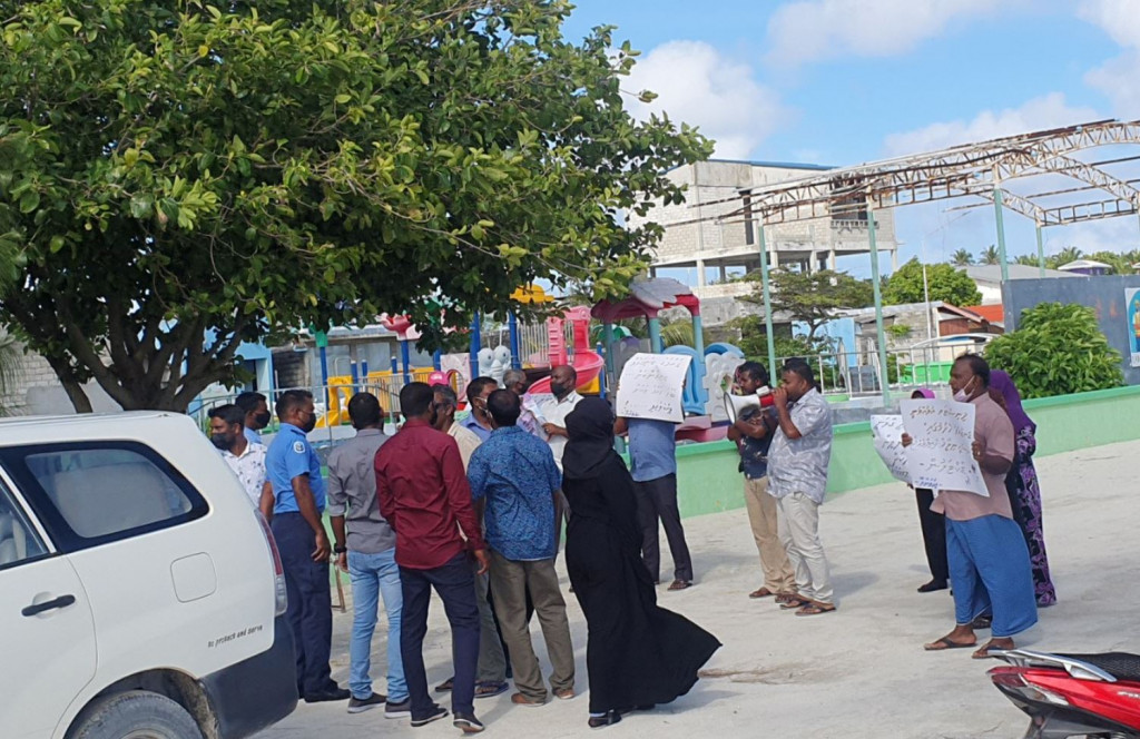 އިމްރާނާއި ދެކޮޅަށް އިހަވަންދޫގައި މުޒާހަރާކޮށްފި