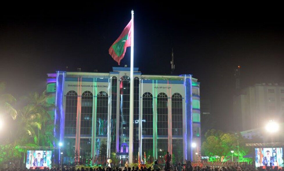 ޕޯޗްގީޒުންގެ އަތްދަށުން ރާއްޖެ މިނިވަންވި އުފާވެރި ޤައުމީ ދުވަސް