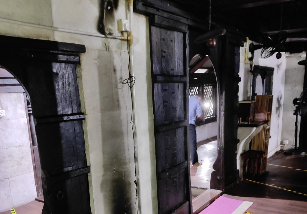 އަލިފާނުގެ ހާދިސާއާއި ގުޅިގެން ހުކުރު މިސްކިތް ވަގުތީ ގޮތުން ބަންދު