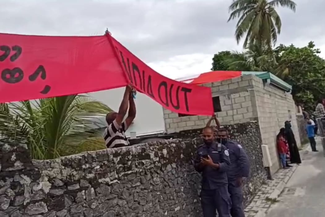 ޝުއޫރު ފާޅުކޮށްގެން ރައީސްގެ ދަތުރުފުޅަށް ހުރަސްއެޅޭނެ ސަބަބެއްނެތް: މުހުތާޒު