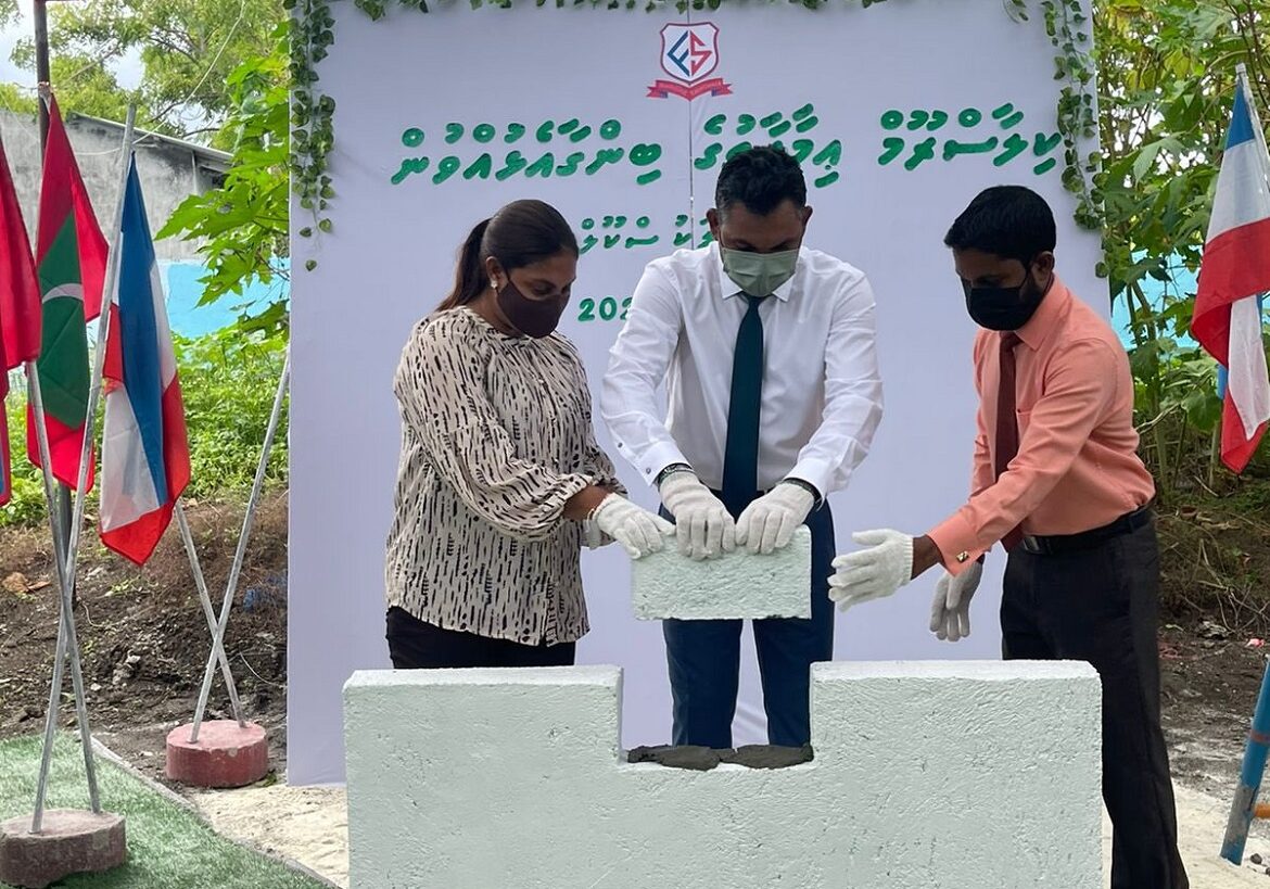 ފުވައްމުލަކު ސްކޫލް އެއް ދަންފަޅިއަށް ހެދުމަށް ބޭނުންވާ ކްލާސްރޫމްތަކުގެ މަސައްކަތް ފަށައިފި