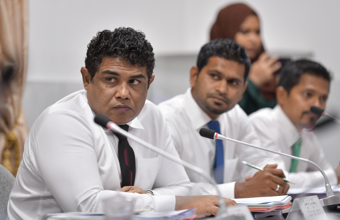 ބޮންޑެ ސަރުކާރަށް: މިއަދު ވަޅުގައި ފެނެއް ދާންޏެއް ނެތް، އޮޑީގައި ރިޔަލެއް ވެސް ނެތް!