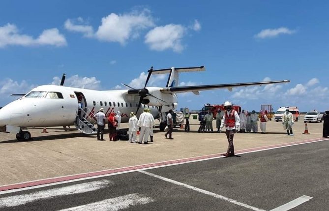 މޯލްޑިވިއަންގެ ދެ މުވައްޒިފަކު ޒަހަމް ކޮށްލައިފި!