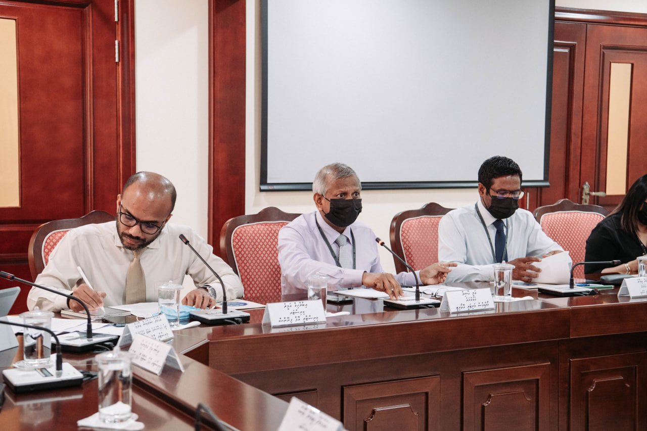 ފައިސާ ޗާޕްކުރެވޭނެ ޢަދަދު 2.5 ބިލިއަން ރުފިޔާކަމަށް ކަނޑައަޅައި ހުއްދަ ދޭން ކޮމިޓީން ފާސްކޮށްފި