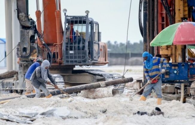 ޕްރޮޖެކްޓް ލަައިސަންސް ހުއްދަ ނުނަގާ އިމާރާތްކުރުމުގެ މަސައްކަތްކުރާނަމަ ފިޔަވަޅު އަޅަނީ