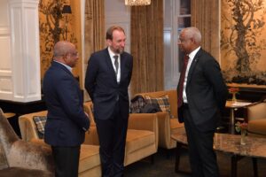 އ.ދ.ގެ ކުރީގެ ހައިކޮމިޝަނަރާއި ރައީސް ބައްދަލު ކުރައްވައިފި