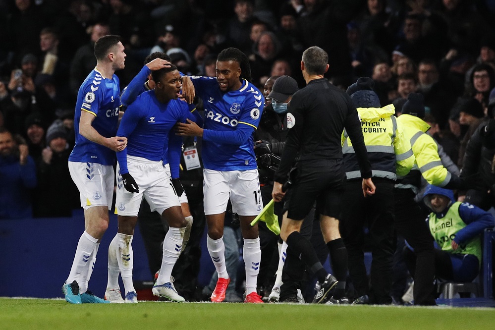 އެވަޓަން އިން ފަހަތުން އަރައި އާސެނަލް ބަލިކޮށްފި