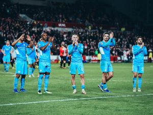 ޗެލްސީ އެއްވަރުވިއިރު، ސިޓީ ފަސްބެލުމެއްނެތި ކުރިޔަށް