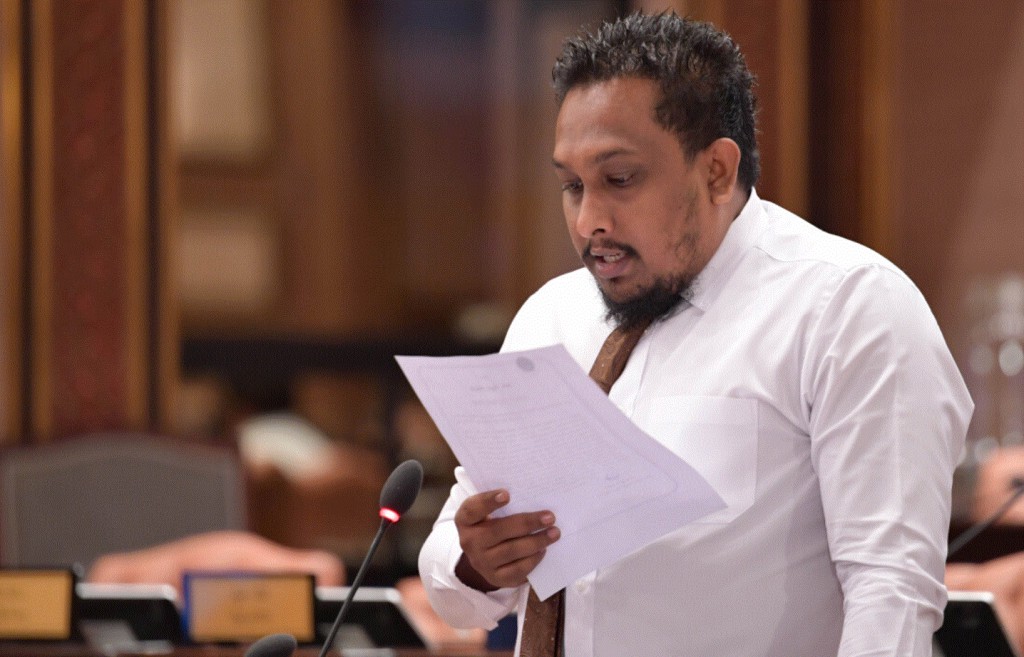 އަވަގުރާނަ ގޮވި މައްސަލާގައި މަޖިލީހުގެ ވަޓްސްއަޕް ގްރޫޕުން މޮސްޓާ ބޭރުކޮށްފި