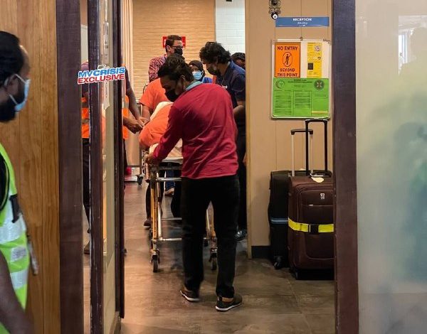 ރާއްޖެއައި ފަތުރުވެރިޔަކު އެއަރޕޯޓްގައި ހާރޓް އެޓޭކެއް ޖެހިގެން މަރުވެއްޖެ