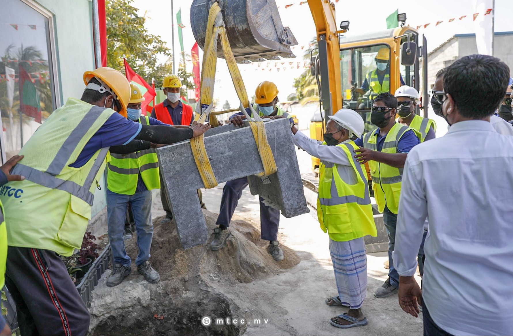 ހޯރަފުށީ މަގުހެދުމުގެ އަމަލީ މަސައްކަތް ފަށައިފި