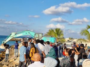 ދެ ކޮމަންޑޫ ގުޅާލުމުގެ މަސައްކަތްކުރަނީ އެންމެ އެކްސްކެވޭޓަރަކުންކަމަށް ވިދާޅުވެ ޑރ.ޚަލީލްގެ ފާޑުކިޔުން!