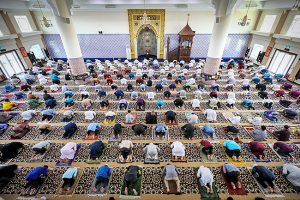 ހުކުރު ދުވަހުގެ މެންދުރު ނަމާދު ކުރަންޖެހޭނެތަ؟