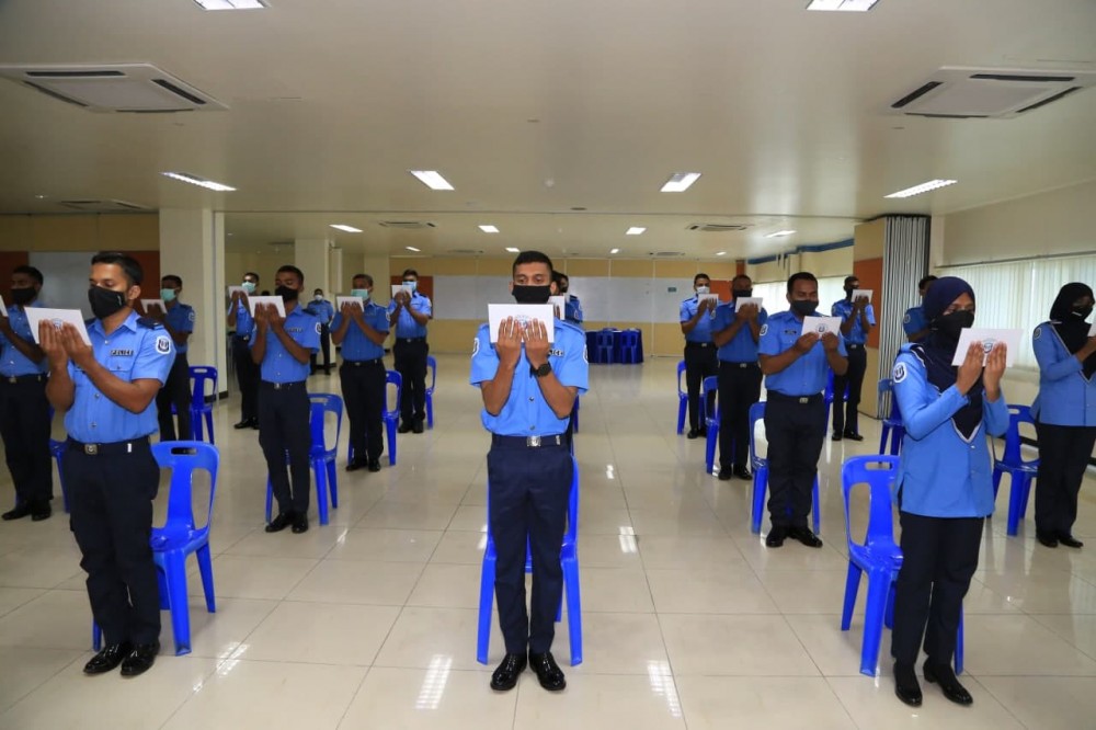 ފުލުހުންގެ ޚިދުމަތާ އަލަށް ގުޅުން 40 ފުލުހުން ހުވައި ކޮށްފި