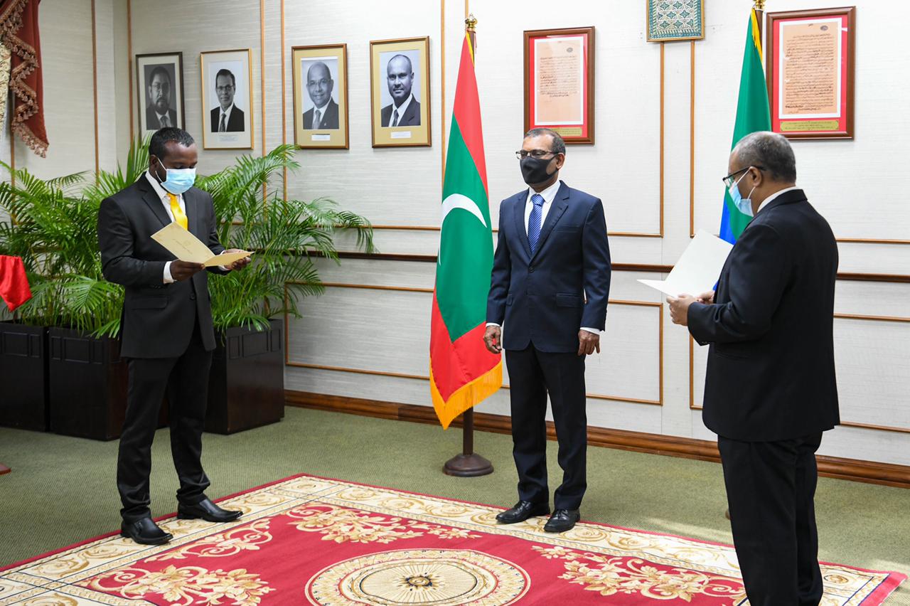 މެންބަރުކަމުގެ ހުވައި ރާޝިދު ކުރައްވައިފި