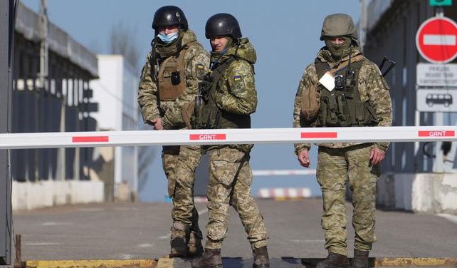 ހަނގުރާމައިގެ މައިދާނުގައިތިބި، ދިވެހިން ރައްކާތެރި ހިސާބުތަކަށް ގެންދިއުމަށް މަސައްކަތްކުރަނީ