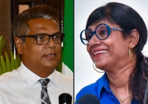 އޭރުގެ ބާޣީން މިއަދު ދުވަމުންދަނީ، މާރިޔާ ފަހަތުން ބިސްގޯނި ހިފައިގެން: މޫސަ