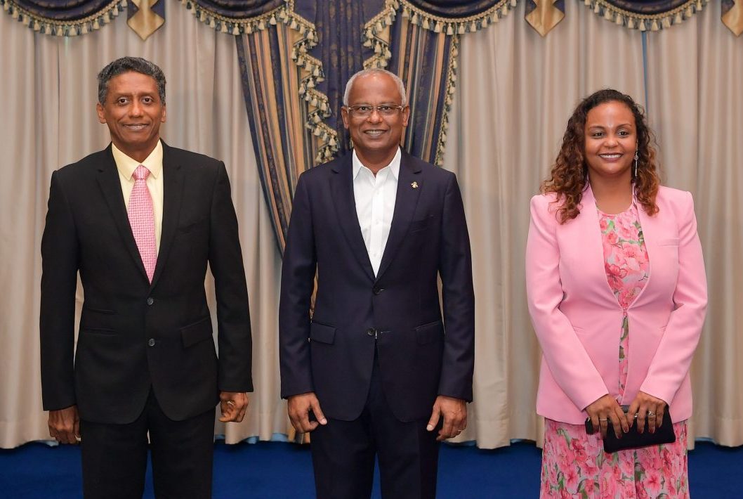 ސީޝޭލްސްގެ ކުރީގެ ރައީސާއި ރައީސް ބައްދަލު ކުރައްވައިފި