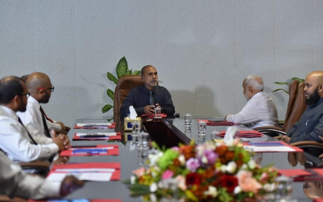 ރޯދައަށް ހަނދު ބެލުން މާދަމާރޭ