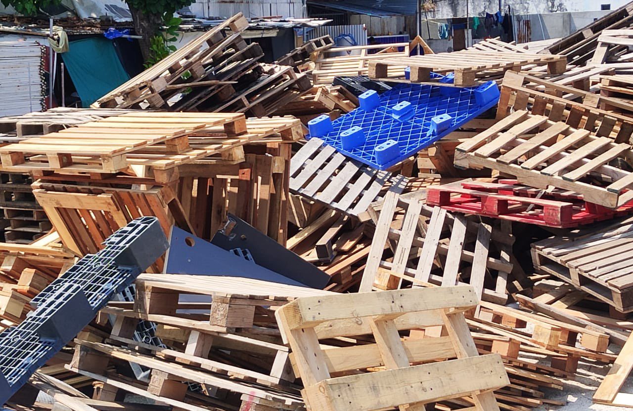 މާލޭގެ މަގުތަކުން 1،360 ޕެލެޓް ނަގައިފި