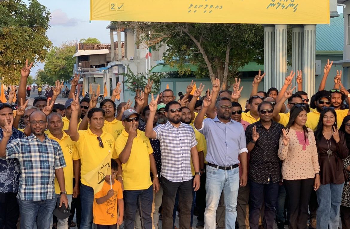 މެމްބަރުންނާއި ހަމައަށް ކުރާ ދަތުރުގައި ފައްޔާޟު 100 ރަށަށް ވަޑައިގެންފި