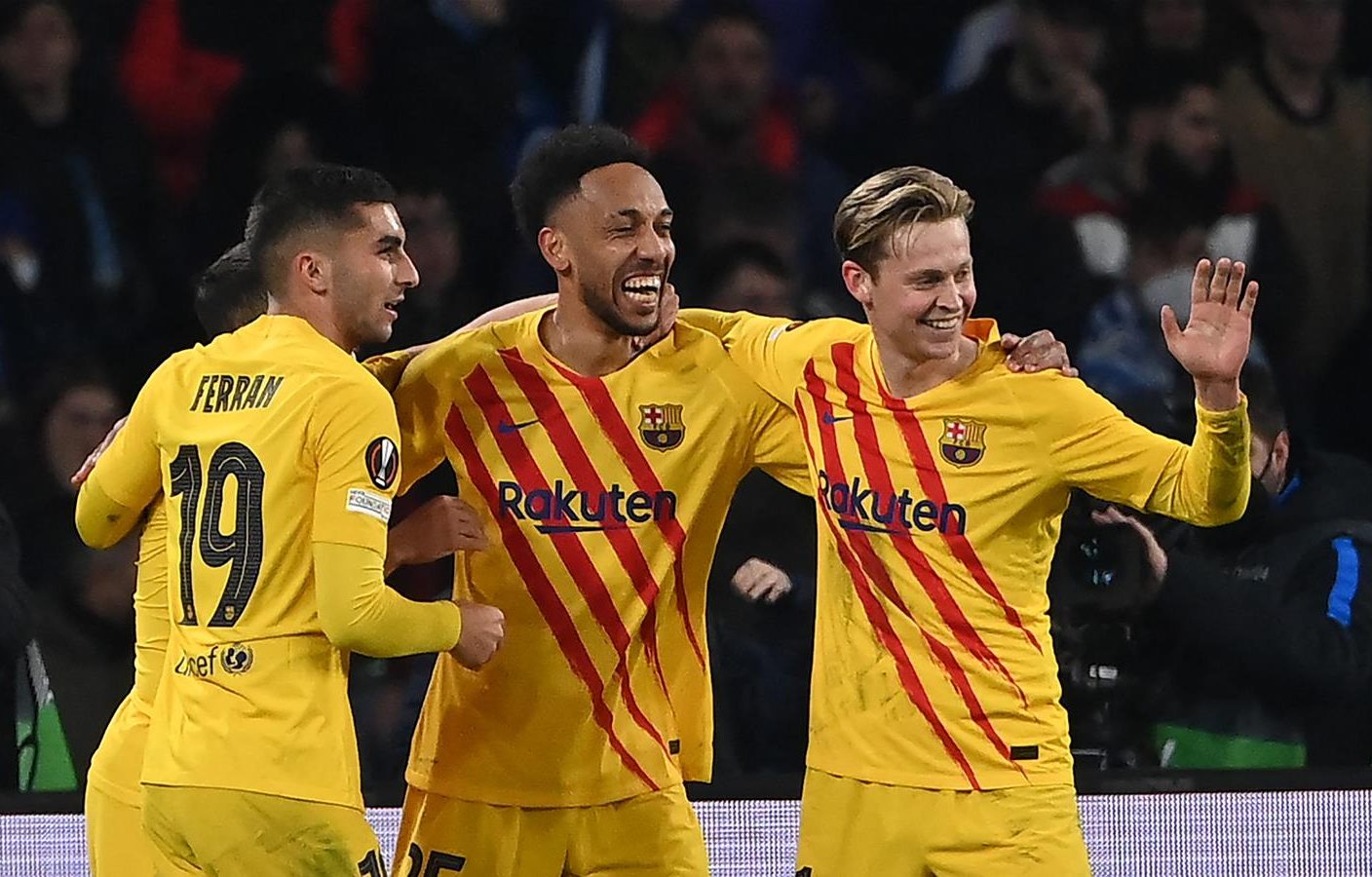 މެޑްރިޑްކޮޅަށް 4 ގޯލްޖަހައި ބާސެލޯނާ ފެންބަރު ދައްކާލައިފި