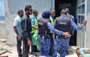 "އިންޑިއާ އައުޓް" ބެނާތައް ނެގި ފުލުހުންގެ މައުލޫމާތު ހާމަކުރަން އެންގީ ޤާނޫނާއި ޚިލާފަށް
