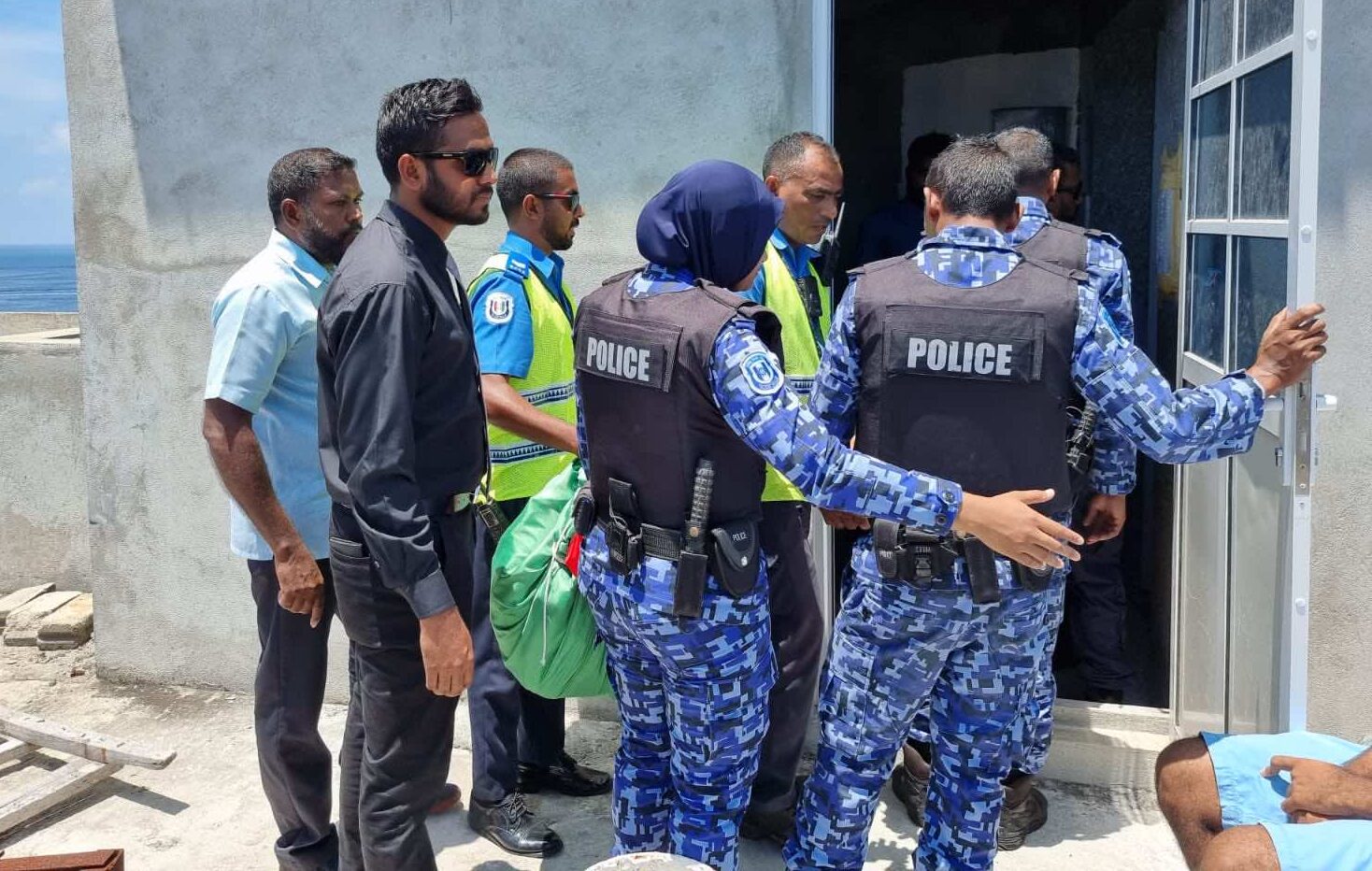 "އިންޑިއާ އައުޓް" ބެނާތައް ނެގި ފުލުހުންގެ މައުލޫމާތު ހާމަކުރަން އެންގީ ޤާނޫނާއި ޚިލާފަށް