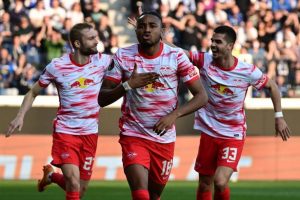 ފުރަތަމަ ލެގުން މޮޅުވެ ލައިޕްޒިން ފައިނަލުގެ އުންމީދުގައި