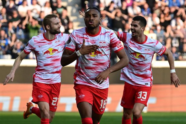 ފުރަތަމަ ލެގުން މޮޅުވެ ލައިޕްޒިން ފައިނަލުގެ އުންމީދުގައި