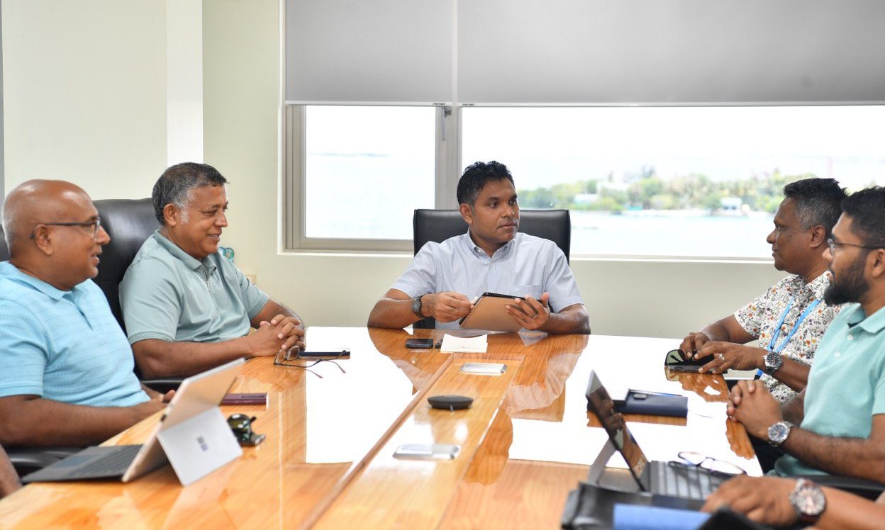 މާލޭގެ މައްސަލަތައް ހައްލުކުރުމަށް، ސަރުކާރުން ބޭއްވި ބައްލުވުމަށް މޭޔަރަށް ދައުވަތު ނުދިން