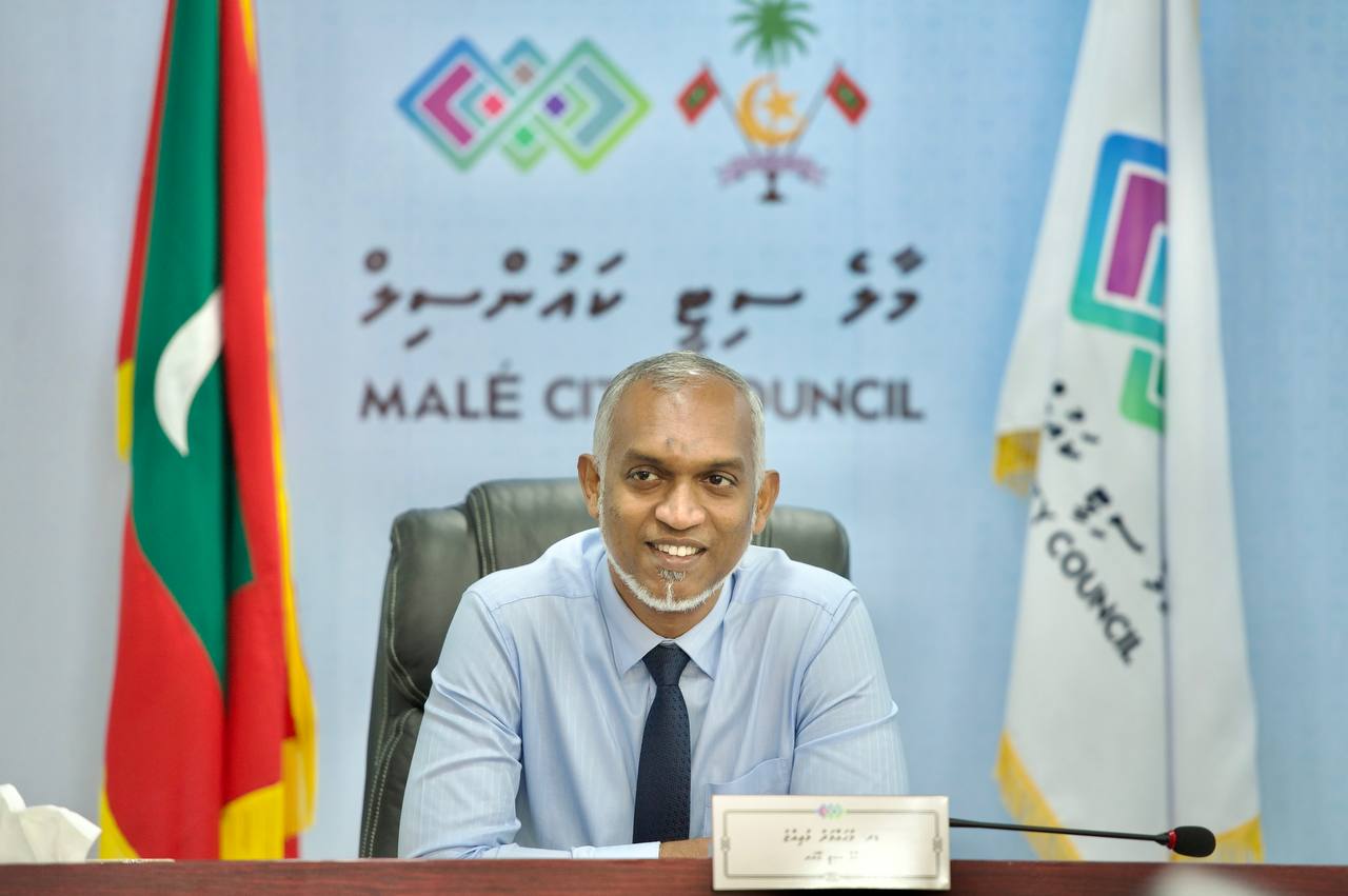 ފޭސް ދޭކުން ފެންނަނީ ރައީސް ޔާމީންގެ ދުރުވިސްނޭ ސިޔާސަތާއި ތަރައްޤީ: ޑރ.މުއިއްޒު