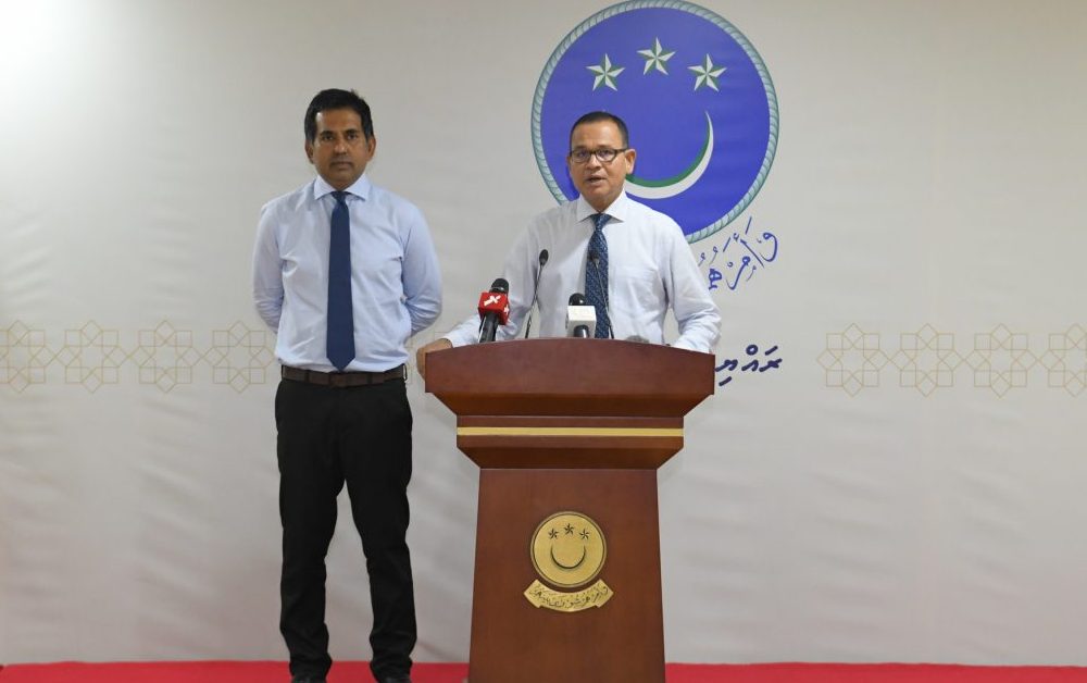 އިދިކޮޅުން މަޖިލީހަށް ހުށައަޅާ ކަންކަމަކީ ސީރިއަސް މައްސަލަތަކެއްކަން ދަނީ ސާބިތުވަމުން: އާދަމް ޝަރީފް