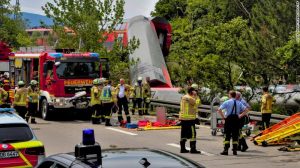 ޖާރމަނީގައި ރޭލެއް ދަނގަޑުން ކައްސާލައިގެން ހިނގި އެކްސިޑެންޓެއްގައި 3 މީހަކު މަރުވެއްޖެ