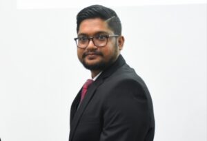 ބޮމުގެ ހަމަލާ: ރިޔާސަތު ބަލަހައްޓަވާ ގާޒީ އާދަމް މުހައްމަދު ތަނާޒުލްވެއްޖެ