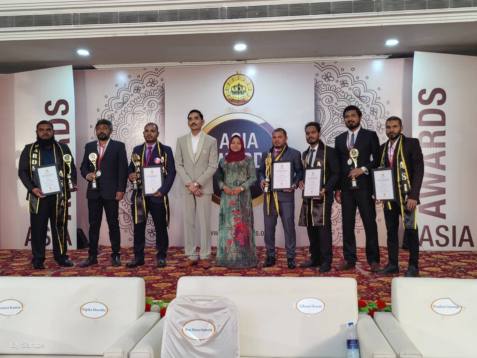 ހުވަދޫ އެއިޑް އަދި އެޖަމްއިއްޔާގެ ޗީފް އެޑްވައިޒަރ އިމާދު މުހައްމަދަށް ބައިނަލްއަގުވާމީ 5 އެވާރޑެއް