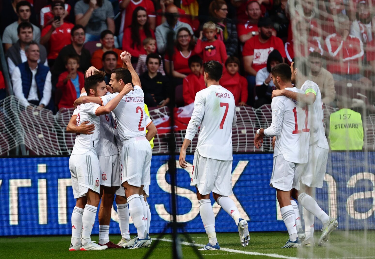 ސްވިޓްޒަލެންޑް ބަލިކޮށް، ސްޕެއިނުން ފުރަތަމަ މޮޅު ހޯދައިފި