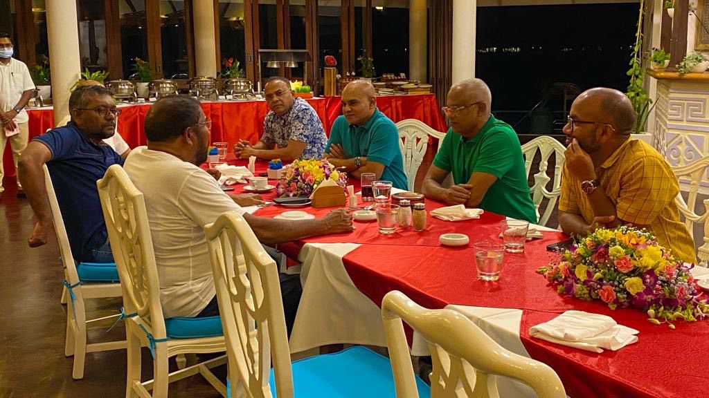 ރައީސް ސާލިހު ގާސިމްއާއެކު ނުރަސްމީ މަޝްވަރާތައް ކުރިޔަށް ގެންދަވައިފި