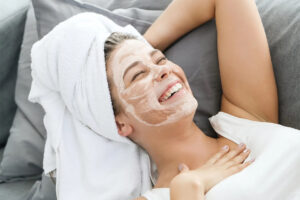 މޫނުގެ ހަންގަނޑު ޒުވާންކަން މަތީ ބެހެއްޓުމަށް އެންމެ މުޖައްރިބު މާސްކް