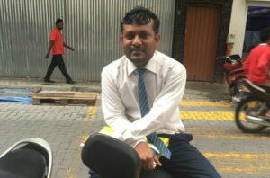 ޓުވިޓާގެ ފާޑުކިޔުންތަކަށް ކެތްނުކުރެވި، ނާޒިމް ޓުވިޓާއާއި ދުރަށް