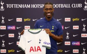 ބްރައިޓަންގެ ބިސޯމާ ޓޮޓެންހަމް އަށް