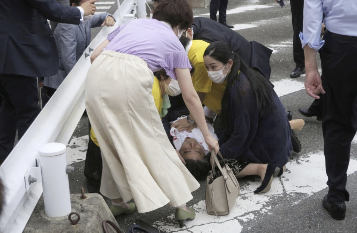 ބަޑީގެ ހަމަލާއަށްފަހު ޖަޕާނުގެ ކުރީގެ ބޮޑުވަޒީރު އަބޭ ނާޒުކު ހާލަތުގައި